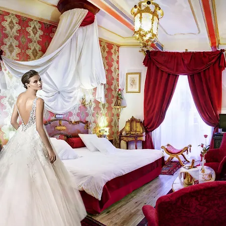 رينيسانس دي كاستريه فندق 4*