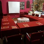 Renaissance 4* Кастр