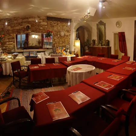 Renaissance Hotel 4*