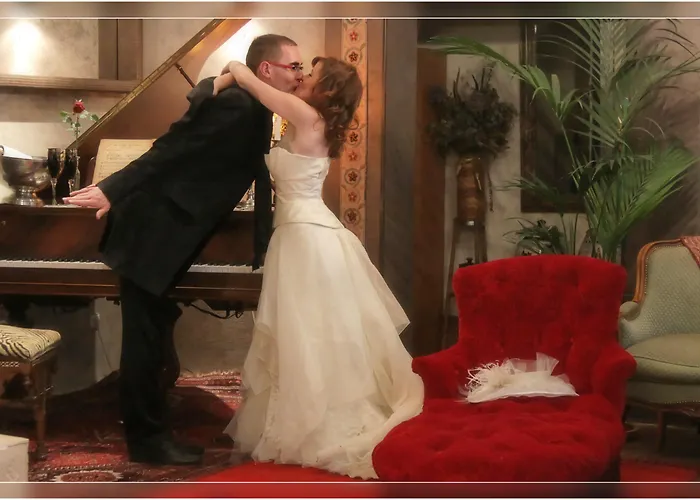 Отель Renaissance Кастр