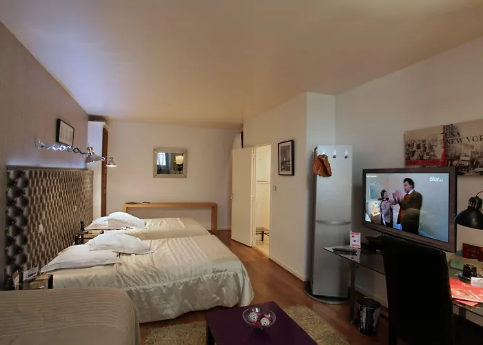 Отель Renaissance 4*