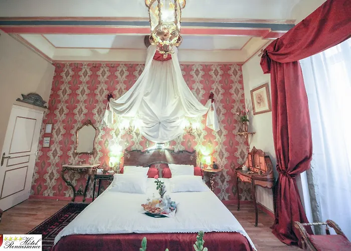 Отель Renaissance 4*