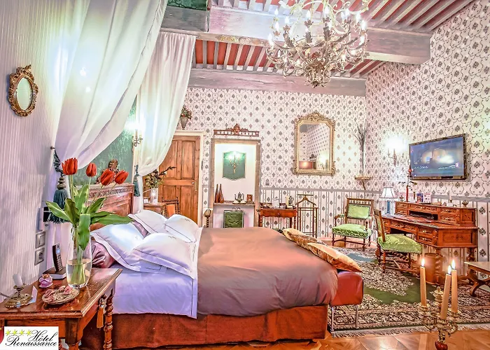 Отель Renaissance Кастр