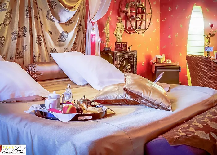 Отель Renaissance 4*