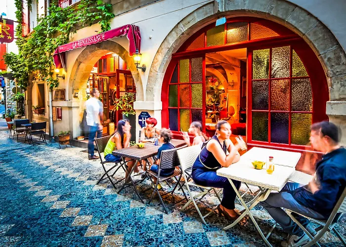 Отель Renaissance Кастр