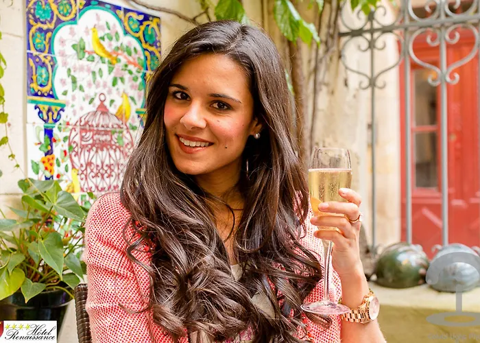 Отель Renaissance Кастр