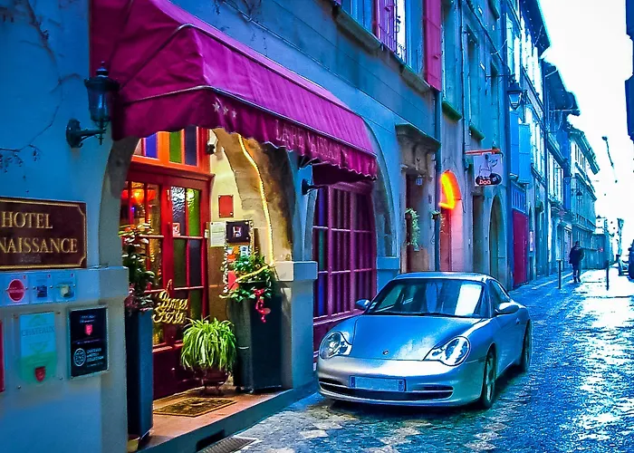 Отель Renaissance 4*